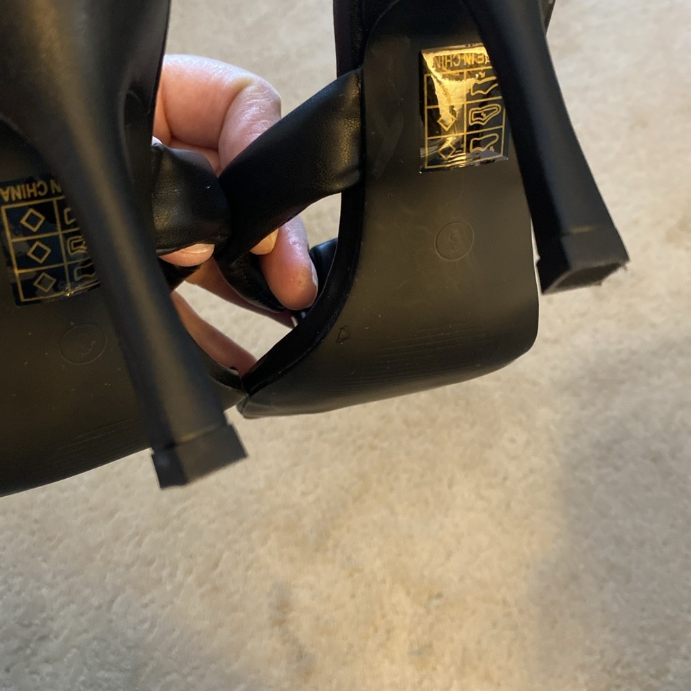 NWOT PRETTY LITTLE THING BLACK GAUX LEATHER PADDED TOE THONG MID HEELED MULES 3 - Picture 9 of 15